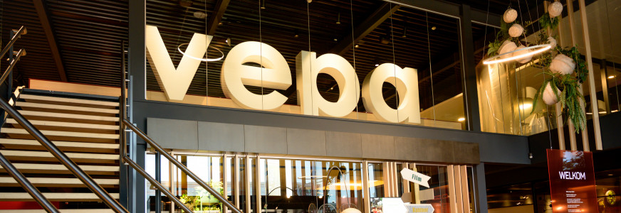 Koningin Máxima krijgt kijkje achter de schermen bij circulaire koploper Vepa in Hoogeveen